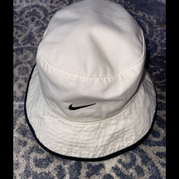 COPY - Vintage Nike reversible bucket hat